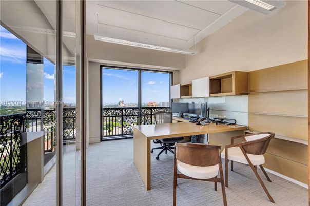 Home Office, Interior