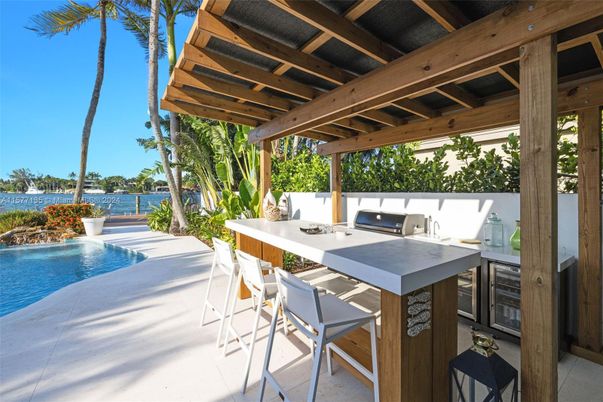 Exterior, Pool, Water