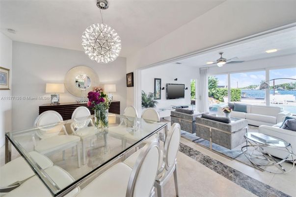 Dining room, Interior, Living room, Pendant Lights, Recessed Lighting