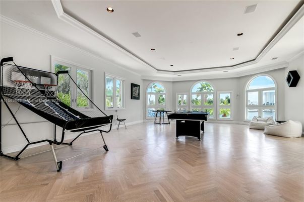 Billiard Table, Game Room, Interior, Recessed Lighting, Wood Texture Flooring
