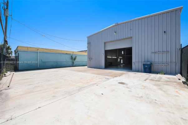 Detached Garage, Exterior