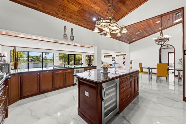 Chandelier, Dining room, Interior, Kitchen, Marble, Pendant Lights, Wooden Ceilings