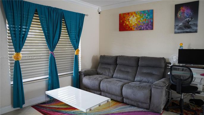 Home Office, Interior
