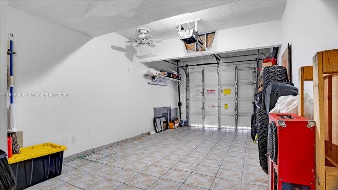 Garage, Interior