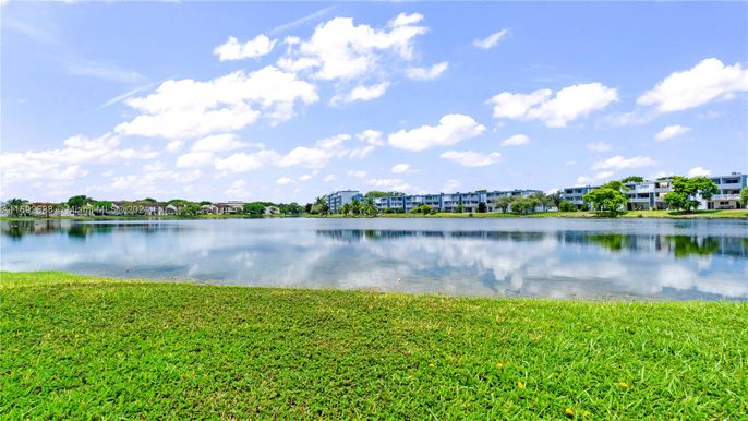 Exterior, Lake