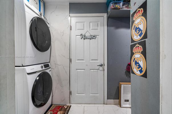 Interior, Marble, Marble Walls, Utility Closets, Washer