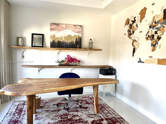 Home Office, Interior
