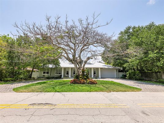 Attached, Exterior, Facade, Ranch