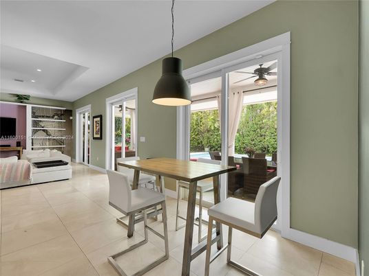 Dining room, Interior, Pendant Lights, Recessed Lighting