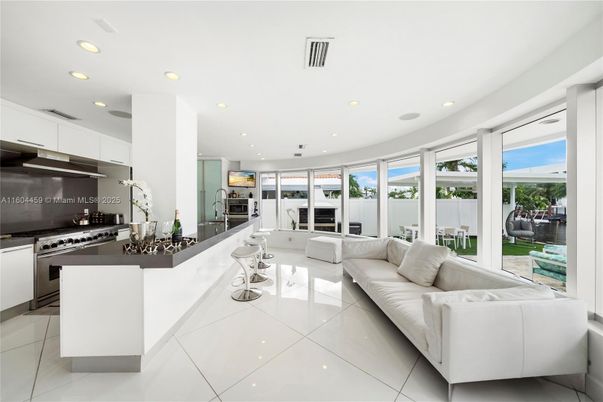 Interior, Kitchen, Living room, Recessed Lighting, Stainless Steel Appliances