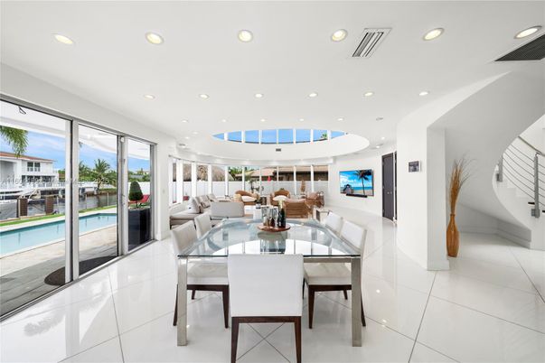 Dining room, Interior, Living room, Recessed Lighting, Water
