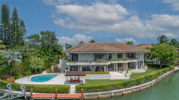 Exterior, Lake, Pool