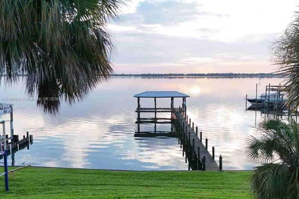 Exterior, Lake