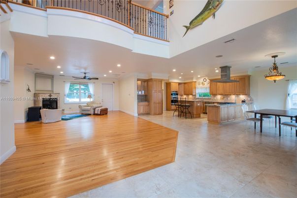 Dining room, Interior, Kitchen, Pendant Lights, Recessed Lighting, Wood Texture Flooring