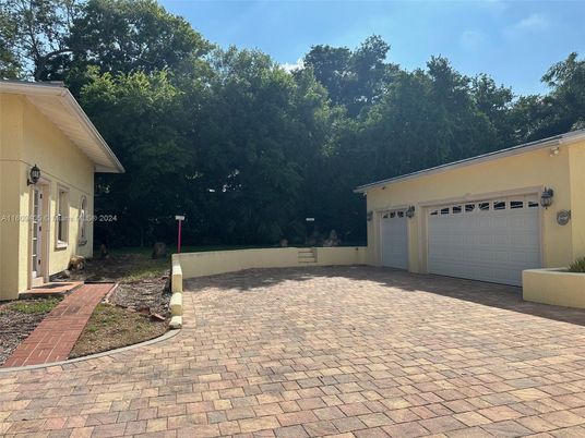 Detached Garage, Exterior