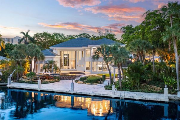 Exterior, Lake