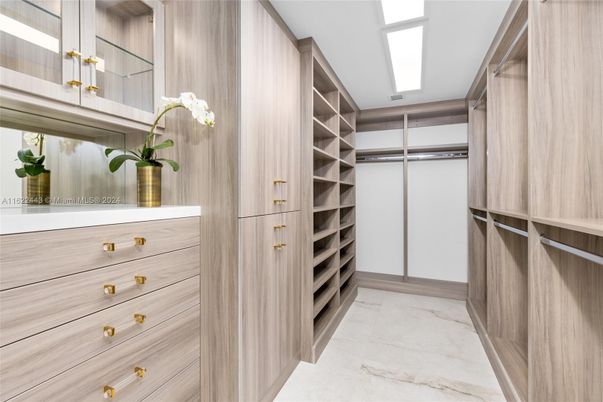 Interior, Walk-in Closets