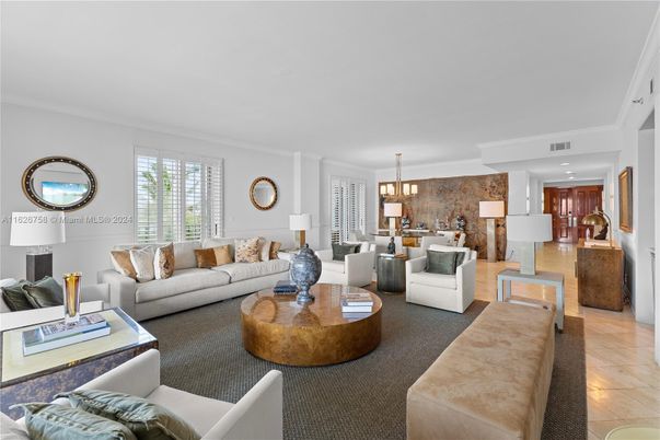 Chandelier, Dining room, Interior, Living room, Pendant Lights