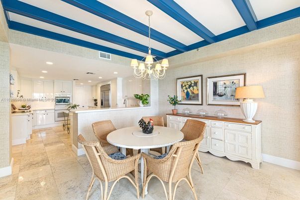 Chandelier, Dining room, Interior, Kitchen, Pendant Lights, Recessed Lighting, Stainless Steel Appliances