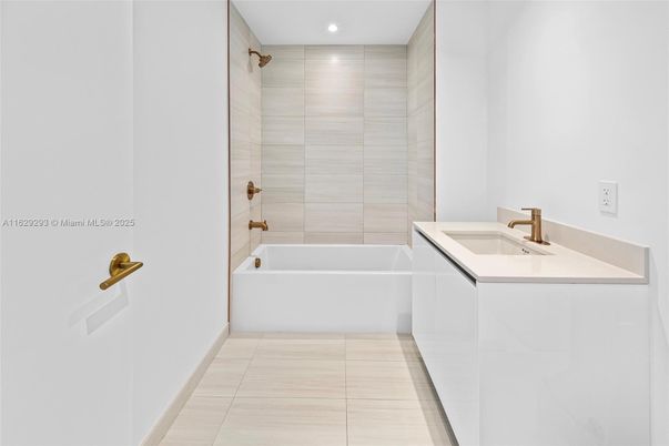 Bathroom, Interior, Recessed Lighting