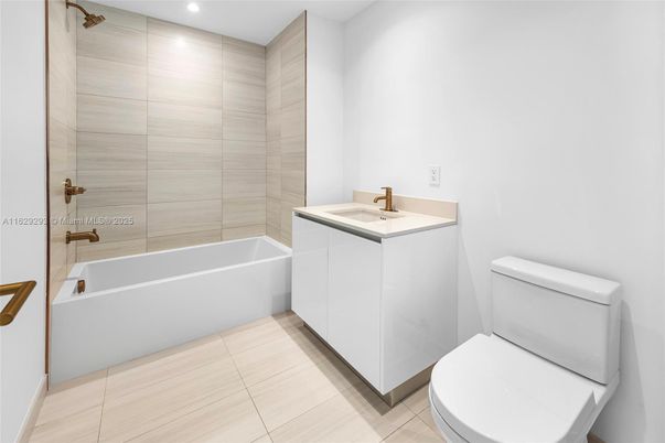 Bathroom, Interior, Recessed Lighting