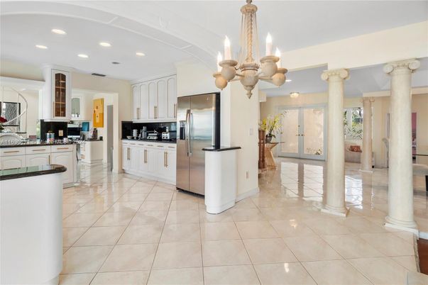 Chandelier, Interior, Kitchen, Recessed Lighting, Stainless Steel Appliances