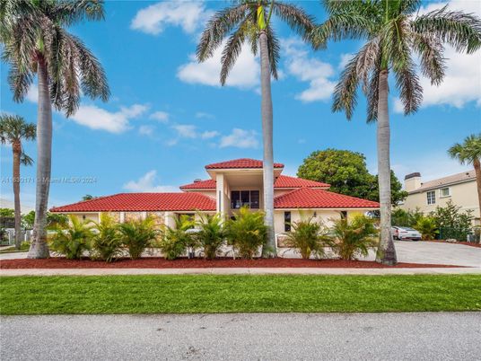 Backyard, Exterior, Facade, Mediterranean
