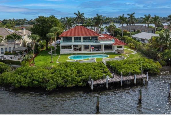 Exterior, Lake, Pool