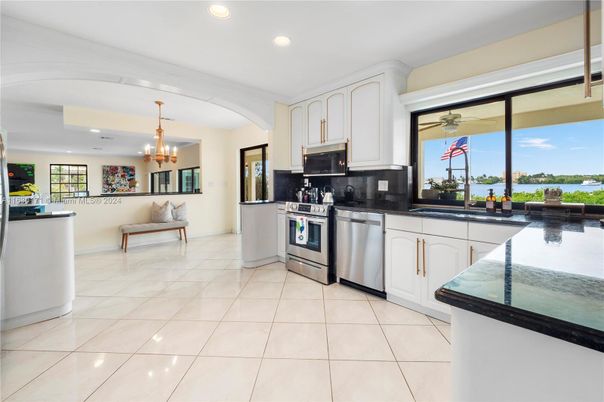 Chandelier, Interior, Kitchen, Recessed Lighting, Stainless Steel Appliances, Water
