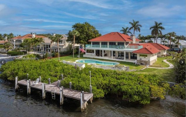 Exterior, Lake, Pool
