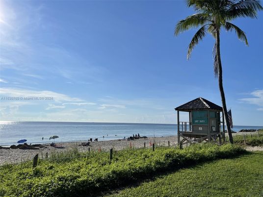 Exterior, Lake