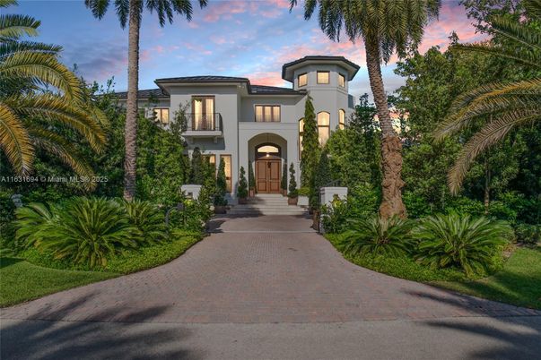 Exterior, Facade, Mediterranean