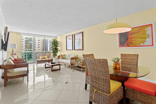 Dining room, Interior, Living room, Pendant Lights