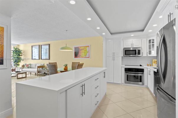 Dining room, Interior, Kitchen, Living room, Pendant Lights, Recessed Lighting, Stainless Steel Appliances