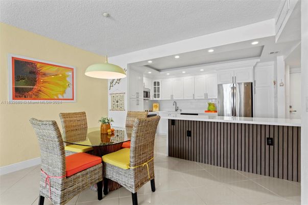 Dining room, Interior, Kitchen, Pendant Lights, Recessed Lighting, Stainless Steel Appliances