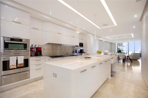 Dining room, Interior, Kitchen, Pendant Lights, Recessed Lighting, Stainless Steel Appliances