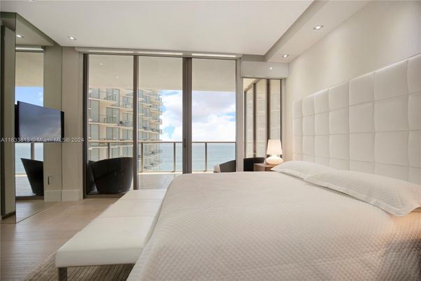 Bedroom, Interior, Recessed Lighting, Water, Wood Texture Flooring