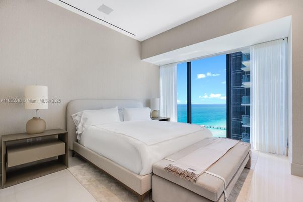 Bedroom, Interior, Water