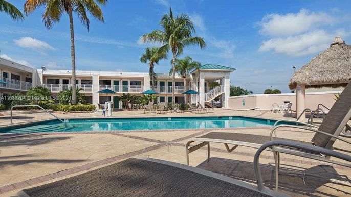 Exterior, Pool