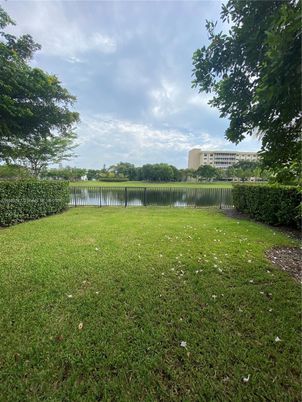Exterior, Lake