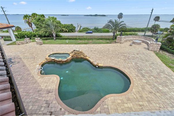 Exterior, Pool, Water