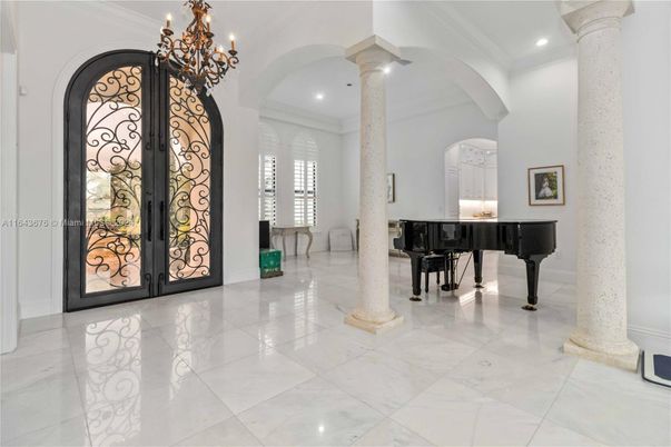 Chandelier, Interior, Piano, Recessed Lighting