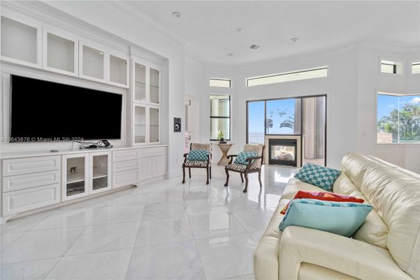 Fireplace, Interior, Living room, Recessed Lighting