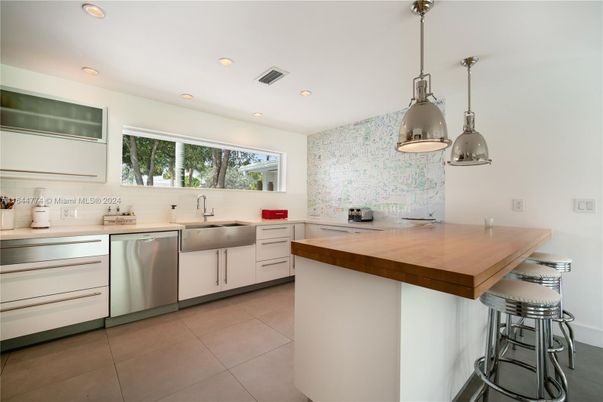 Interior, Kitchen, Pendant Lights, Recessed Lighting, Stainless Steel Appliances