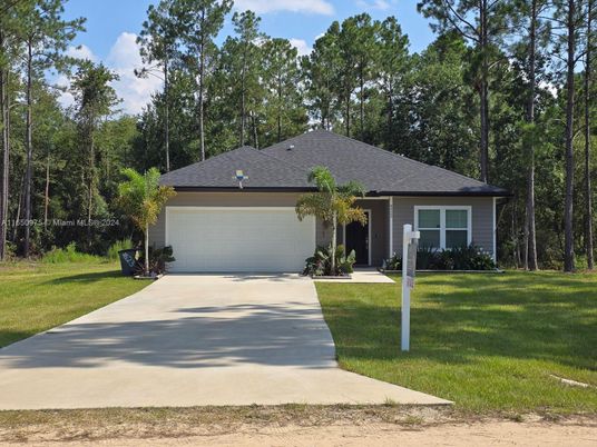 Attached, Exterior, Facade, Ranch