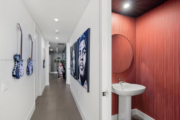 Bathroom, Interior, Recessed Lighting