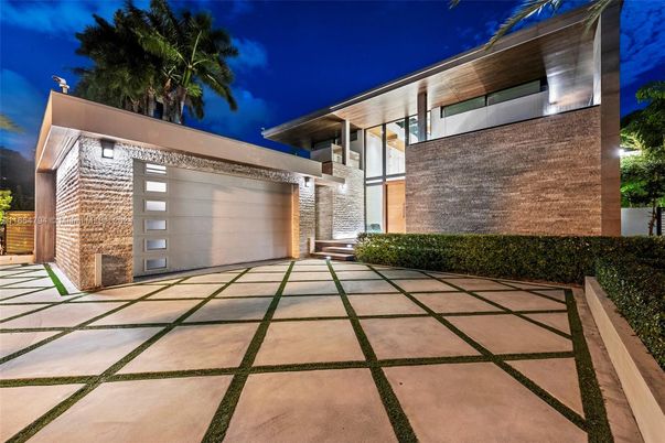 Attached, Exterior, Facade, Brick Facade, Modern