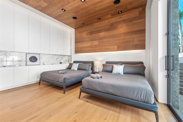 Bedroom, Interior, Recessed Lighting, Wooden Ceilings, Wood Texture Flooring