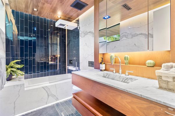 Bathroom, Interior, Marble, Marble Walls, Recessed Lighting