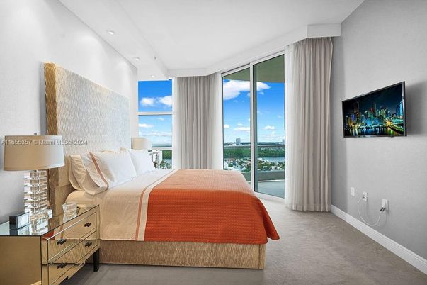 Bedroom, Interior, Recessed Lighting, Water